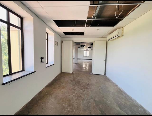 201M² OFFICE TO LET IN FOURWAYS